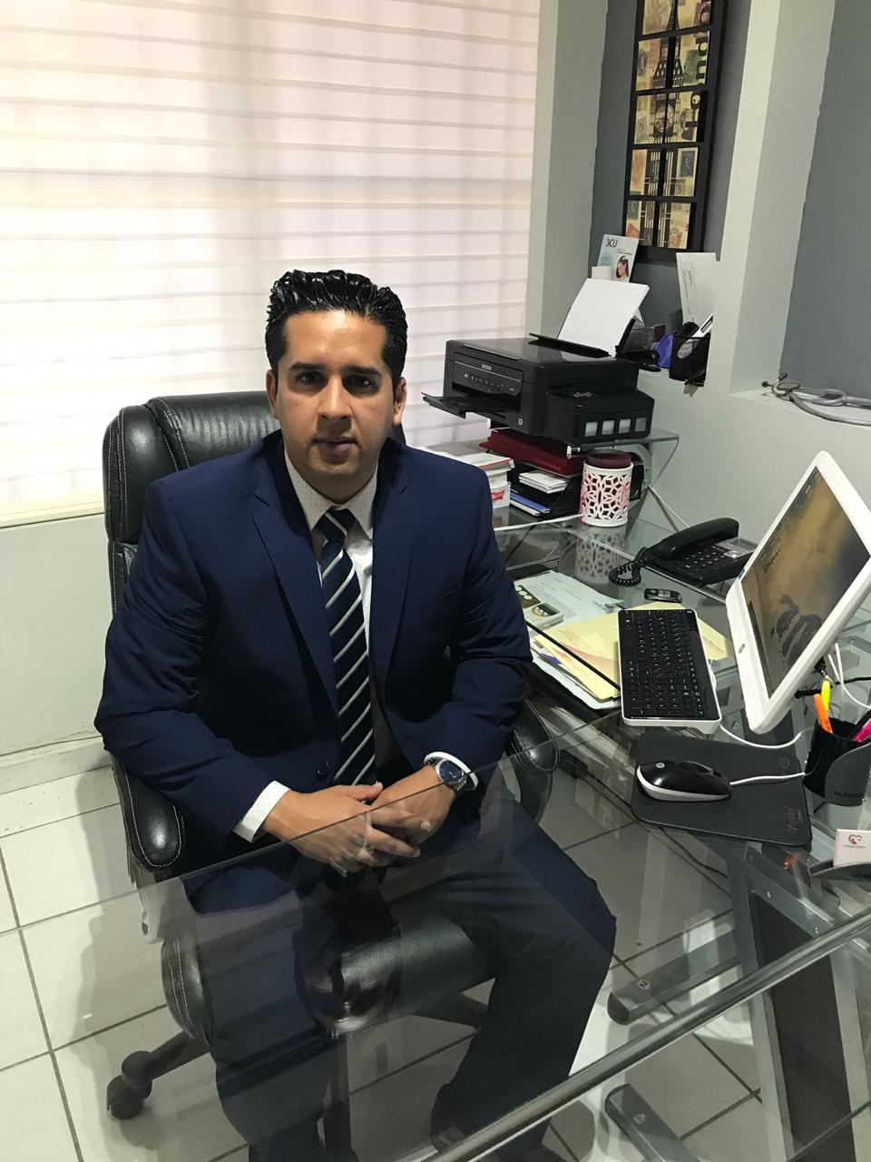 Dr. Daniel Mendoza Solano - Ginecólogo y Obstetra